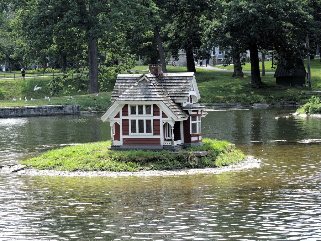 Geraldine's Supper Club & Lounge